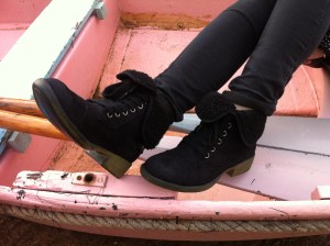 Tiffany Burnie/Shearling in Black